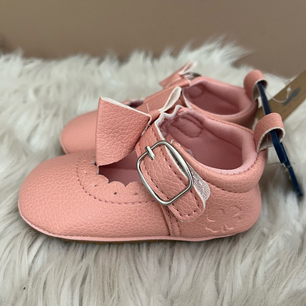 {Lucky Brand} Baby Girl Crib Shoes with Bow Detail in Pink - Size 2 (3-6 months) - Picture 3 of 8
